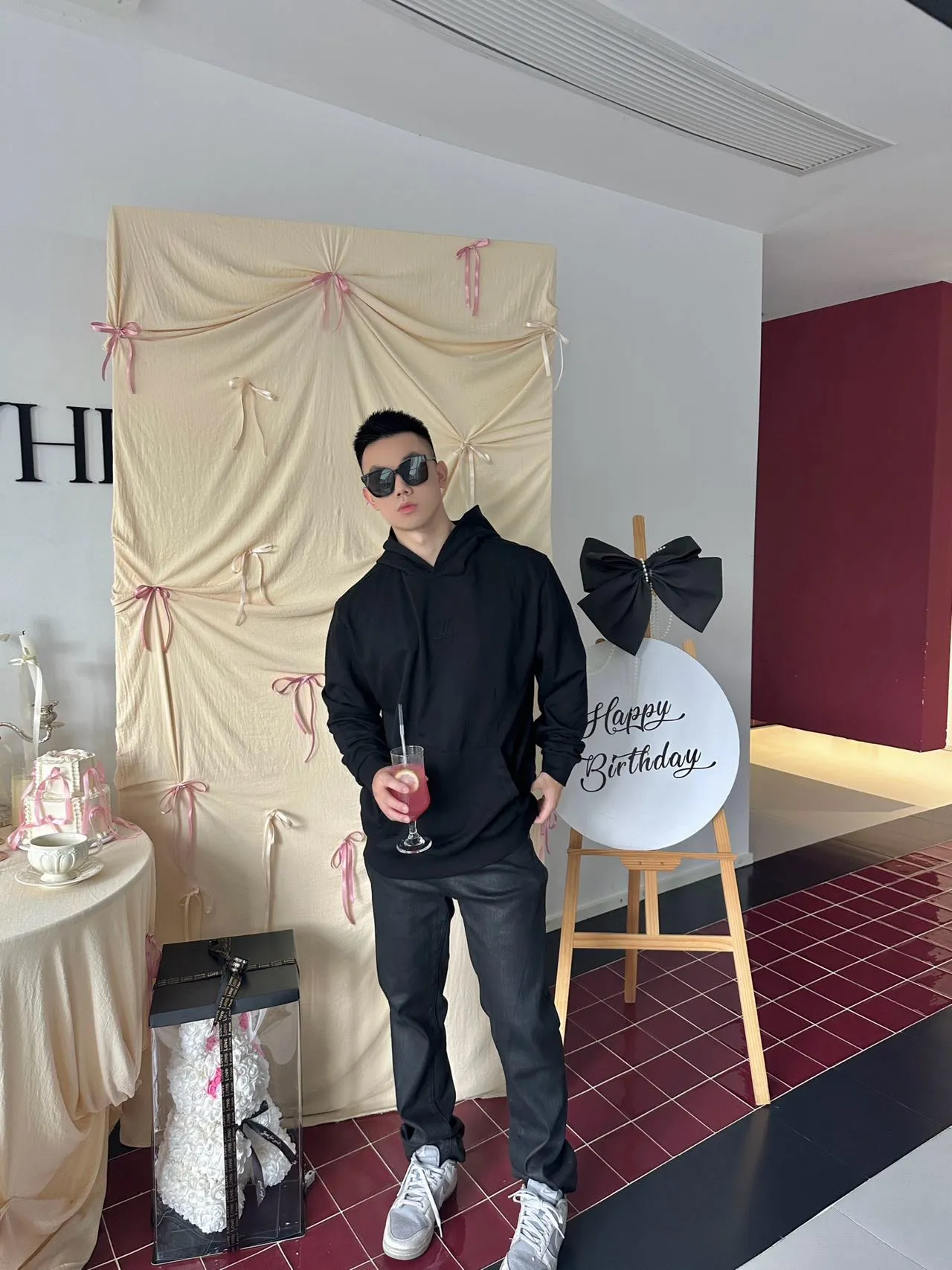 Louis Vuitton/Louis Vuitton embossed letter hooded sweatshirt